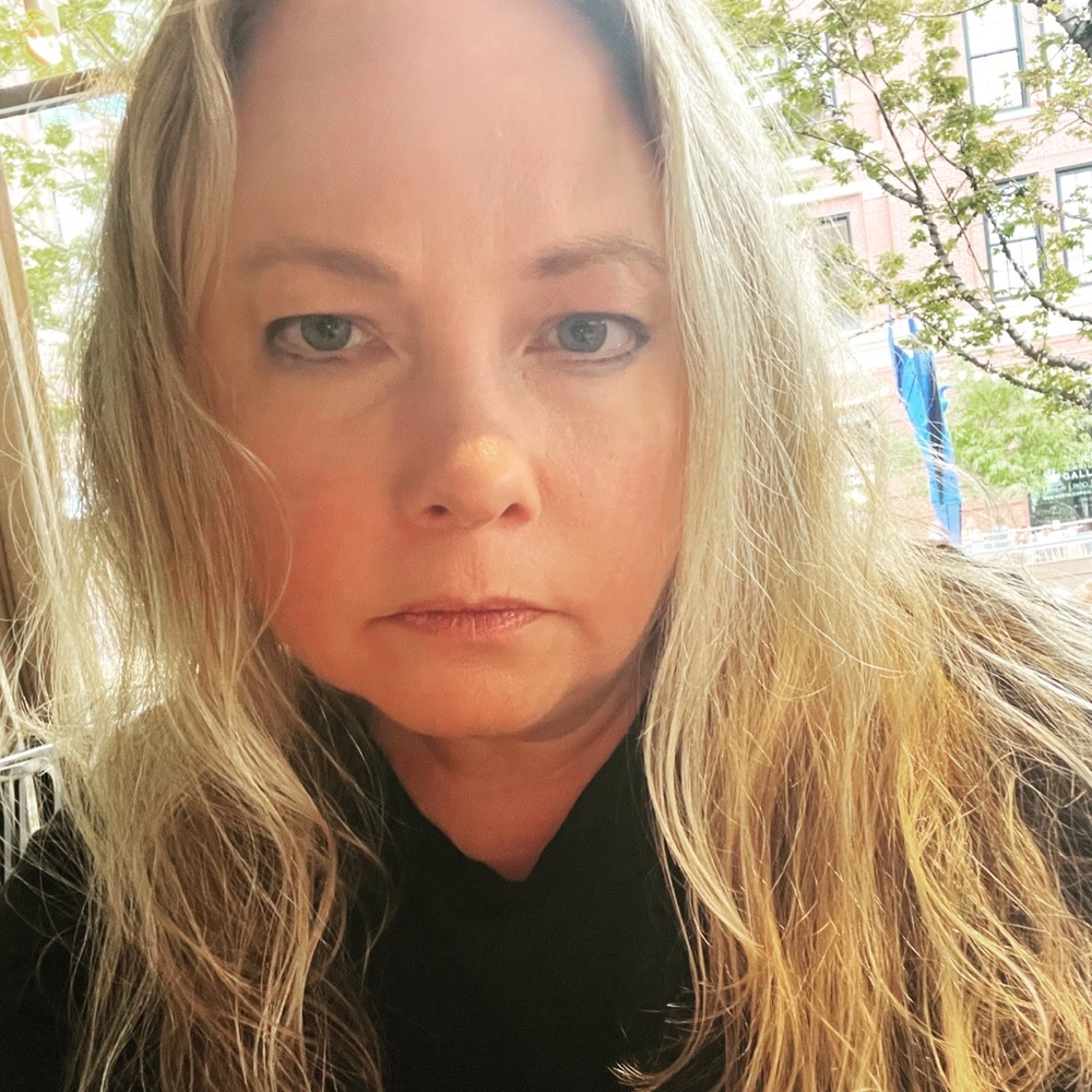 Meet your Posher, Jennifer